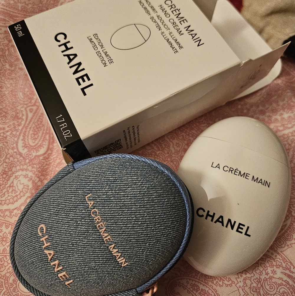 CHANEL La Creme Main 2026 Denim /pink Lettering Zip Pouch